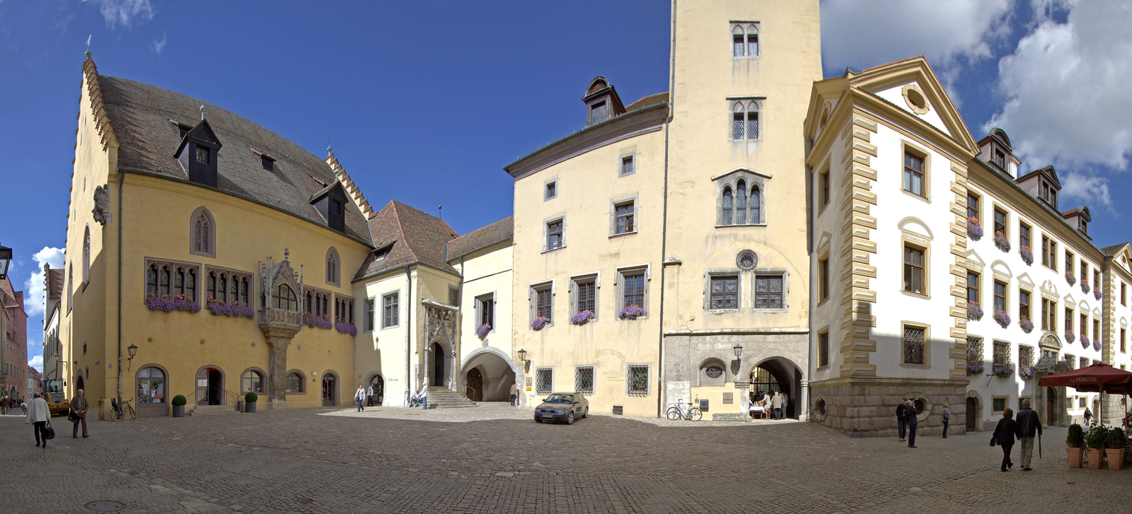 Wiki_Regensburg-altes-rathaus-rathausplatz